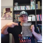 El profesor de matemáticas de León, Sergio Castro, con el libro. DL