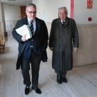 Luis Frontela, en los juzgados de León, el día que vino a recoger las pruebas.