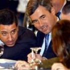 Eduardo Zaplana y Ángel Acebes, durante la reunión del PP celebrada ayer en Barcelona
