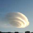 Una nube en forma de ovni sobrevuela Santa Cruz de Tenerife.