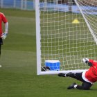 Casillas, a la derecha, y Diego López durante el entrenamiento del equipo madridista.