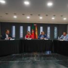Ferreira y Carrera, en el centro de la mesa. MIGUEL F.B.