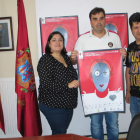 Vila, Álvarez y Donís, ayer con el cartel del festival. MACÍAS