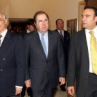 Herrera, entre el ministro de Comercio de Colombia y el presidente de los empresarios colombianos