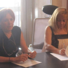 Firma del convenio entre Adavas y la presidenta de la Diputación.