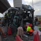 Amasijo en el que se convirtió el autobús tras el accidente