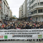 Los trabajadores de Bridgestone se manifestaron en 2013 contra un ERE de la empresa. RICARDO ORDÓÑEZ