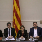 De izquierda a derecha:  Ada Colau, Carles Puigdemont, Carme Forcadell, Oriol Junqueras, y Raül Romeva, en el Parlament de Catalunya, el viernes.