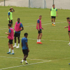 La Ponferradina continúa con su pretemporada y ayer volvió a entrenar en el Anexo de El Toralín a las órdenes de Jon Bolo. L. DE LA MATA