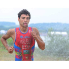 El atleta leonés Kevin Viñuela dominó desde el principio el segmento ciclista, la natación y también la prueba de atletismo. DL