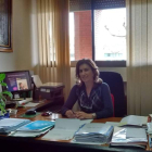 Teresa Mería López, en su despacho de la Universidad de León. DL