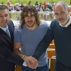 Carles Puyol, entre Josep Maria Bartomeu y Andoni Zubizarreta, el pasado 30 de mayo, durante su presentación como adjunto a la dirección deportiva.