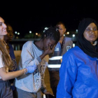 Llegada al puerto de Motril de 57 migrantes rescatados cuando su patera se estaba hundiendo cerca de la isla de Alborán.