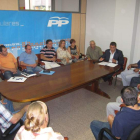 Riesco y Fierro se reunieron con los 14 pedáneos del PP en la sede popular en Ponferrada.