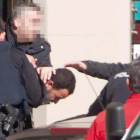 Uno de los atracadores, durante la detención.