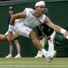 Nadal en pleno esfuerzo ayer para devolver una bola