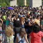 Imagen de la aglomeración para ver a One Direction en el concierto de Barcelona del 8 de julio.