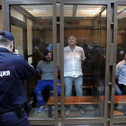 Los acusados asisten a una sesión del juicio por el asesinato en 2005.