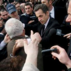 Sarkozy se reunió con la viuda y tres de los cuatro hijos del gendarme asesinado.