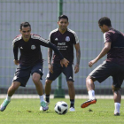 Márquez, a la izquierda, sin publicidad en su camiseta, en el último entrenamiento de México.