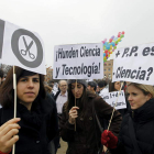 Muchos jóvenes acudieron a la concentración para pedir cambios.