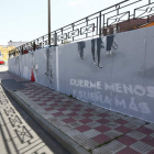 Jairo Soto decoró la entrada de Nava con su pintura mural. RAMIRO
