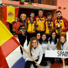 De Paz, cuarto por la izquierda, de pie, junto al resto de compañeros de la selección y con la medalla de plata colgada de su cuello.