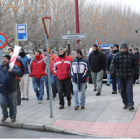 Trabajadores del centro de recogida de basuras, tras una manifestación
