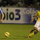 Acorán encara a un jugador de la Unión Deportiva en el choque de la primera vuelta
