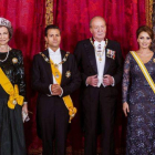 La princesa Letizia, la Reina, Peña Nieto, el Rey, Angélica Rivero y el príncipe Felipe, en la última cena de gala de Juan Carlos como anfitrión de un mandatario extranjero, este lunes, 9 de junio.