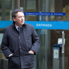 Rodolfo Cachero, en los juzgados de Oviedo, en febrero del año pasado. FERNANDO RDORÍGUEZ / LNE