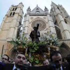 Los titulares pujaron el paso desde Santa Nonia hasta la Catedral.