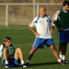 Fernando Torres, Iván de la Peña y Raúl Tamudo, ayer durante el entrenamiento de España en Las Rozas