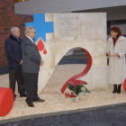 La Hermandad reinaugura el monumento que la ciudad dedicó a los donantes.