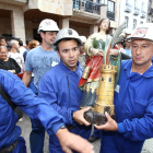 Imagen de un grupo de mineros con la imagen de Santa Bárbara. LUISMA DE LA MATA