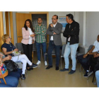 Morala y miembros de su equipo, con integrantes de Abeda. DL