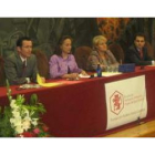 La directora de la Escuela de FP de La Robla y otros profesores.