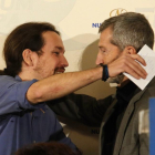 El líder de Podemos Pablo Iglesias junto al exJemad Julio Rodríguez en 2015. /