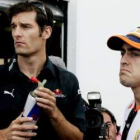 Alonso, junto al piloto de Red Bull Max Webber.