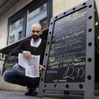Manuel Campos señala los cambios en su carta para adaptarla a la normativa