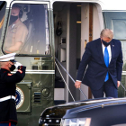 Trump baja del helicóptero presidencial. JIM LO SCALZO