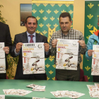 Carlos Pastrana (Reycer), Narciso Prieto (Caja Rural), José Manuel Fernández (Gordonzello) y David González (Deportes Chorco), ayer durante la presentación de la carrera popular. FERNANDO OTERO