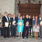 Los Amigos Mayores de la Catedral posan tras el reconocimiento de la asociación.