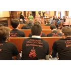 Los opositores se han manifestado y protestado, incluso en los plenos, contra la paralización de su proceso opositor.