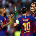 Vidal, Suárez y Messi celebran un gol frente al PSV