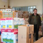El alcalde charló con los responsables municipales del banco de alimentos.