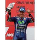 Maverick Viñales celebra su victoria en Argentina. DAVID FERNÁNDEZ