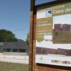 La Casa del Parque de Las Médulas está situada en el entorno del lago de Carucedo.
