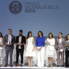 La reina Letizia, ayer, con los premiados. SERGIO BARRENECHEA