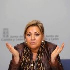 La vicepresidenta de la Junta, Rosa Valdeón, en un gesto de la rueda de prensa de ayer.